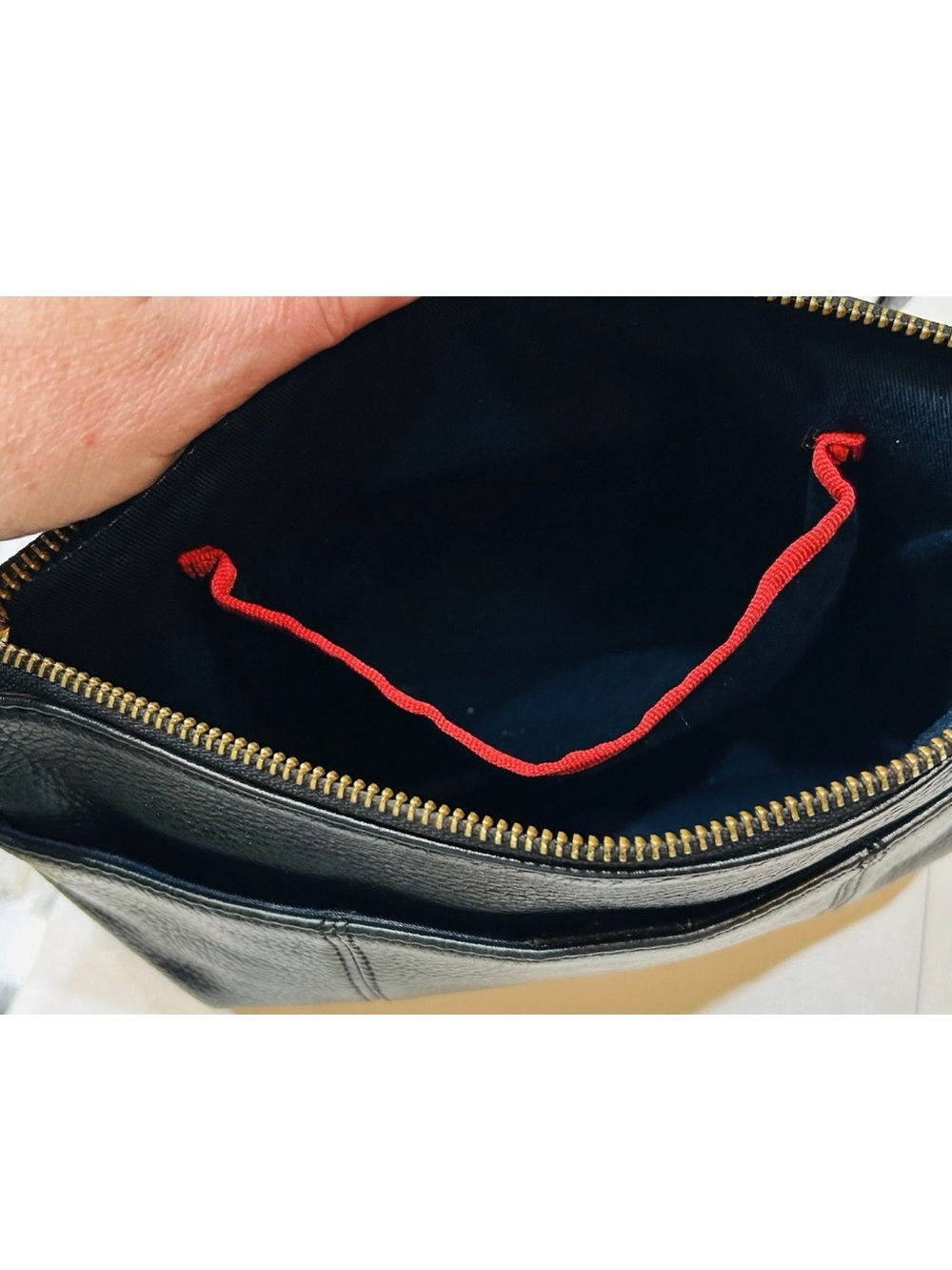 Goes W Everything Tommy Hilfiger Black Pebbled Leather Crossbody Bag  Adj. Strap - Picture 4 of 11
